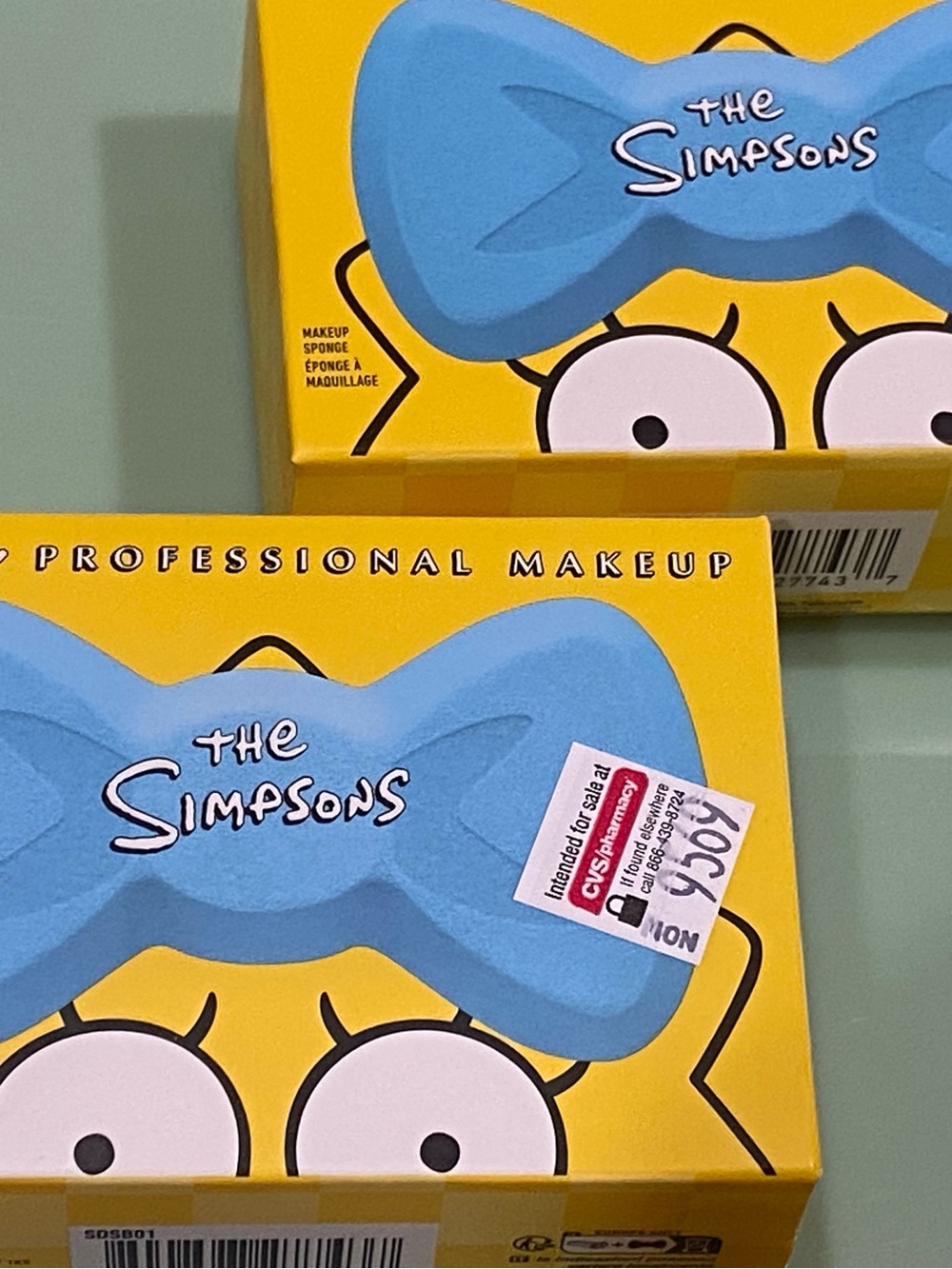 NYX The Simpsons Collection Makeup Set - Picture 3 of 7